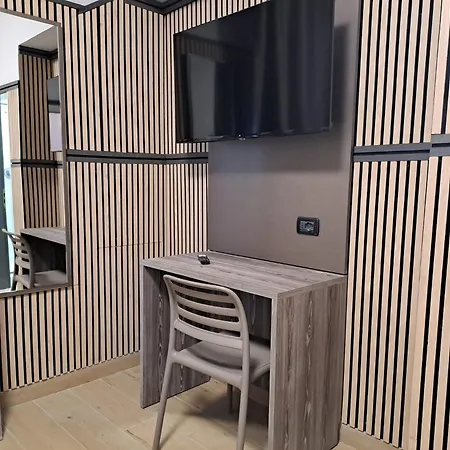 Modena Hotel ホテル 3*