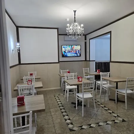 Modena Hotel ホテル 3*